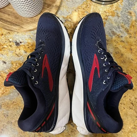 Brooks Ghost 11 size 10 - Picture 5 of 9